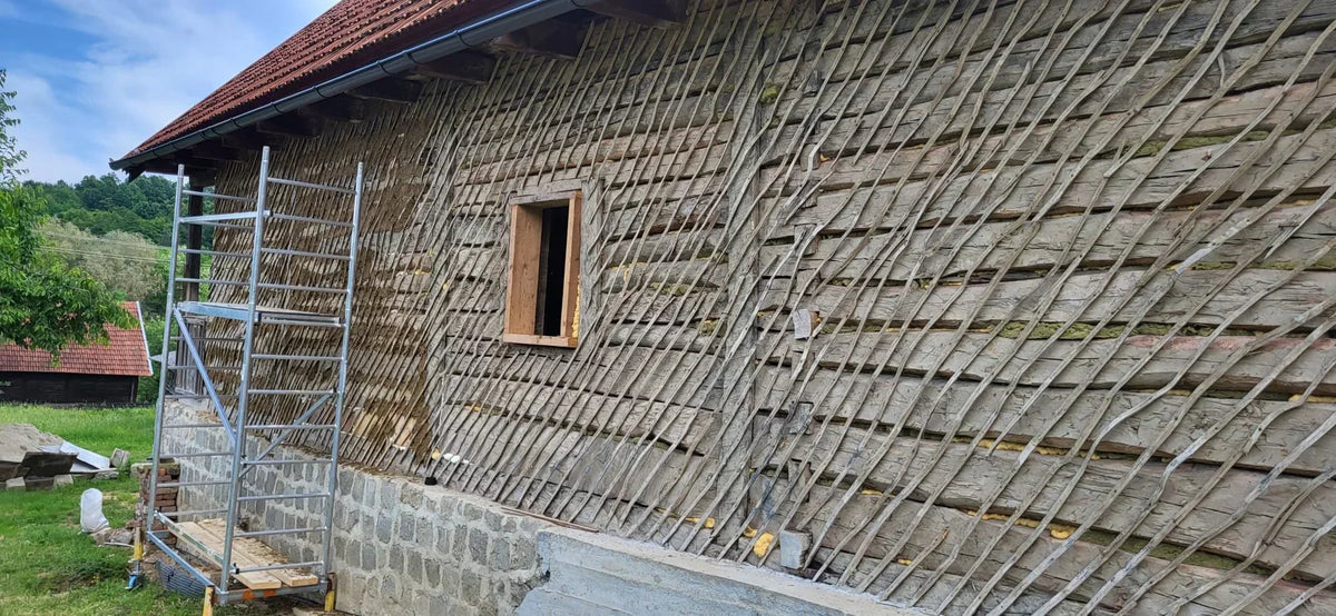 De ce alegem Caminota IzoBârne pentru umplerea golurilor la casele de lemn