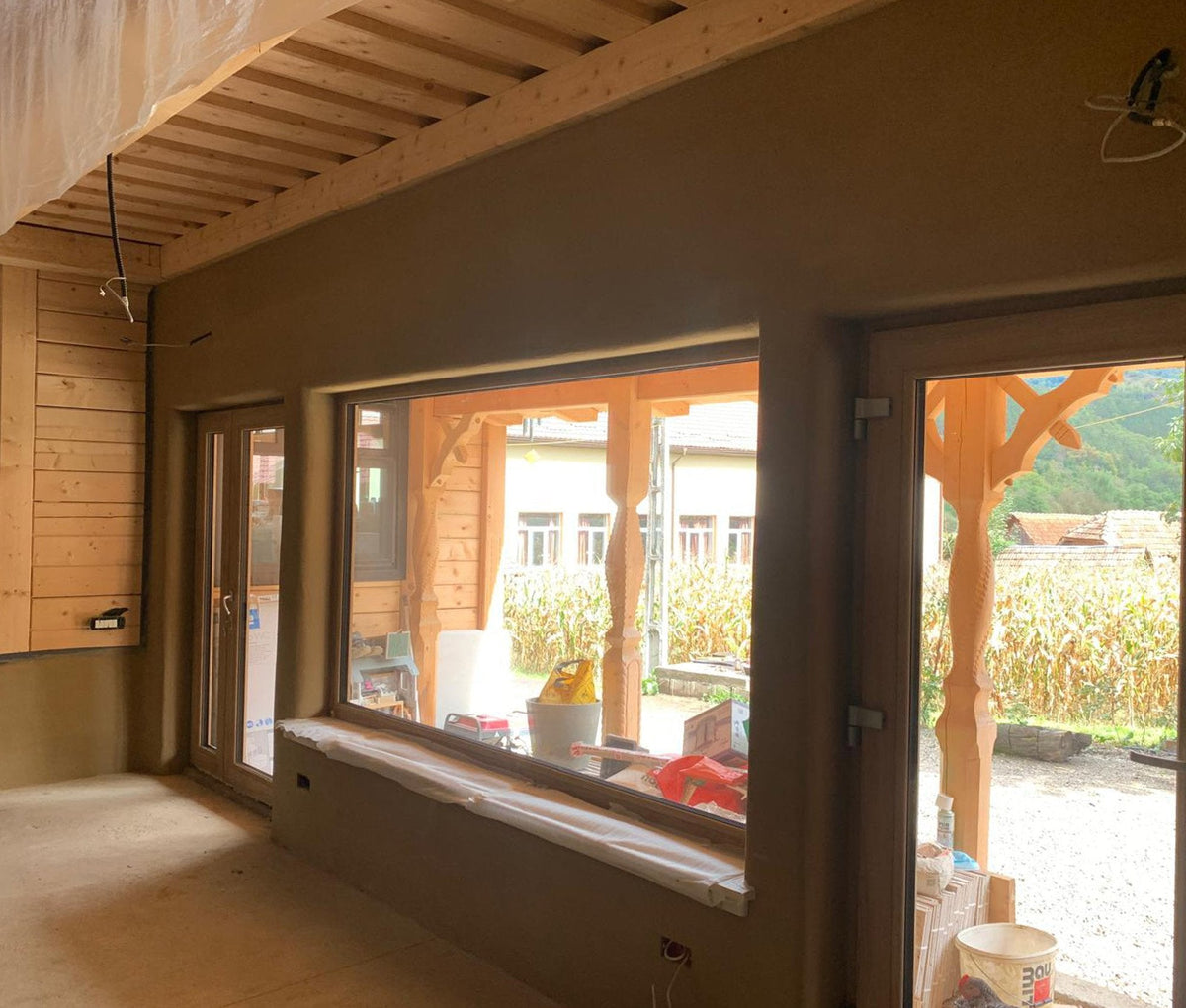 Finisaje naturale pentru case noi: Opțiuni pentru exterior, interior și băi